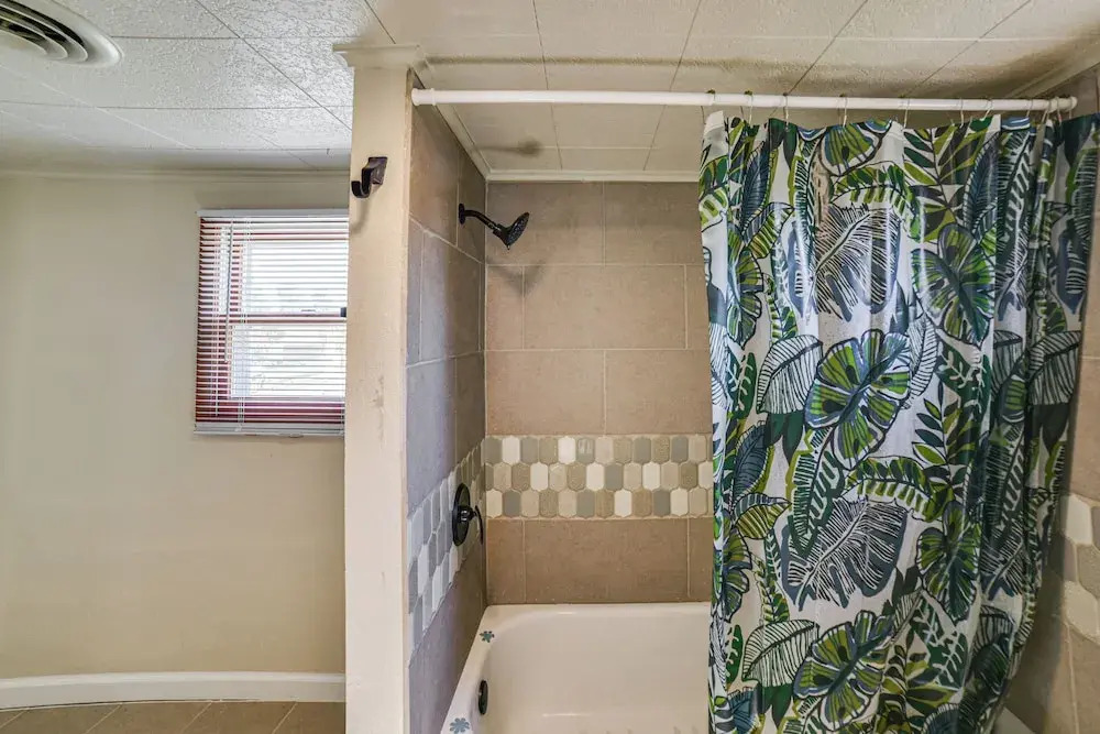 Walk to River: Oacoma Home w/ Dog-friendly Yard!