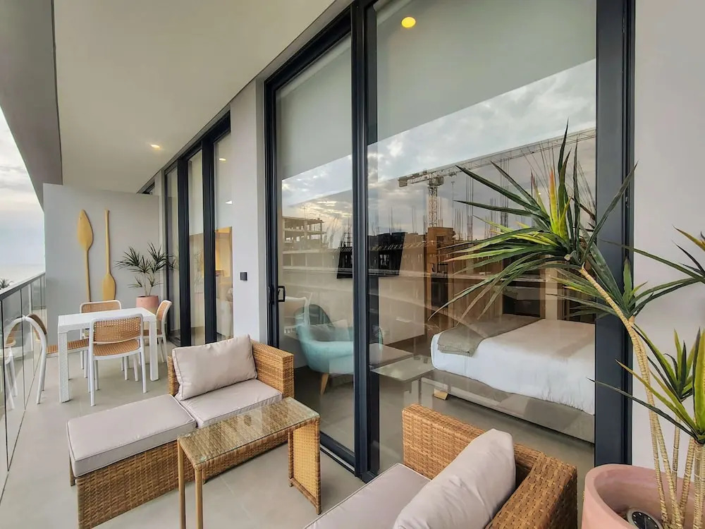 w Enchanting 2BR w Balcony in Morros