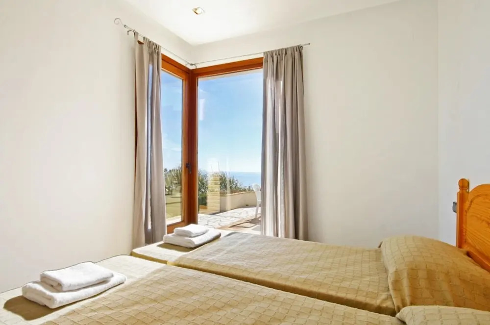 Villa - 4 Bedrooms with Pool, WiFi and Sea views - 104976