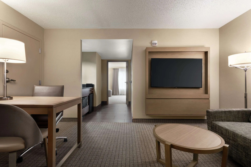Embassy Suites by Hilton Cleveland Rockside