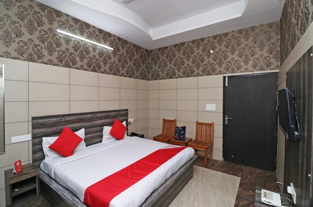 OYO 8616 Hotel Inderlok