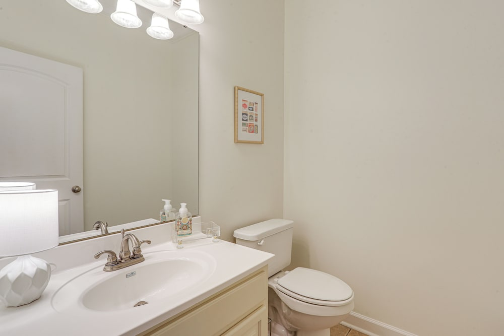 Walk to Ole Miss! Hilltop Oxford Home w/ Patio