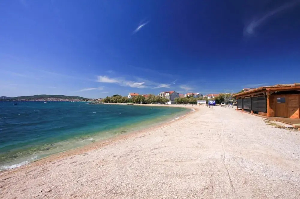 Lovely 1-bed Apartment With sea View in Srima
