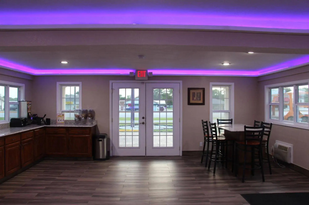 Westbridge Inn & Suites
