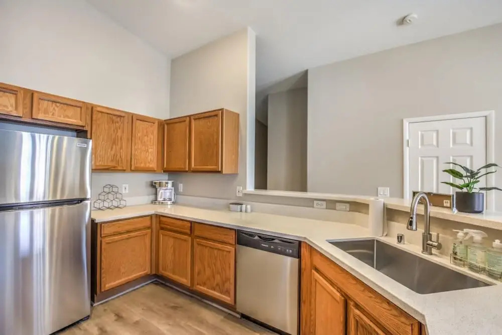 Extended Corporate Beautiful 2 Bedroom Condo With Community Pool Park