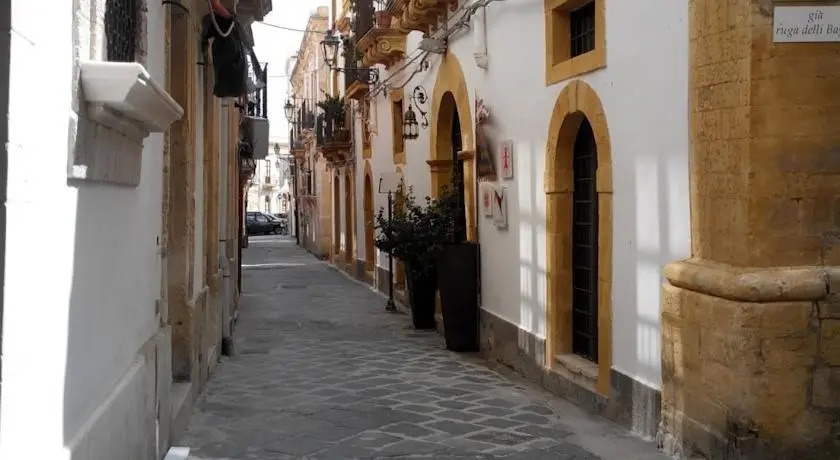 Casa Ortigia White&Black