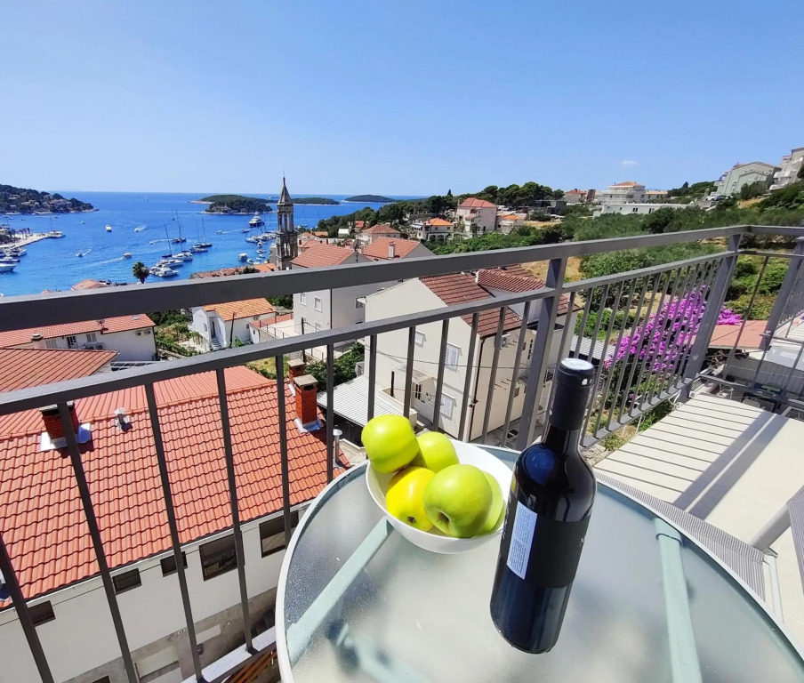 Brand new apt W balcony & perfect seaview at center