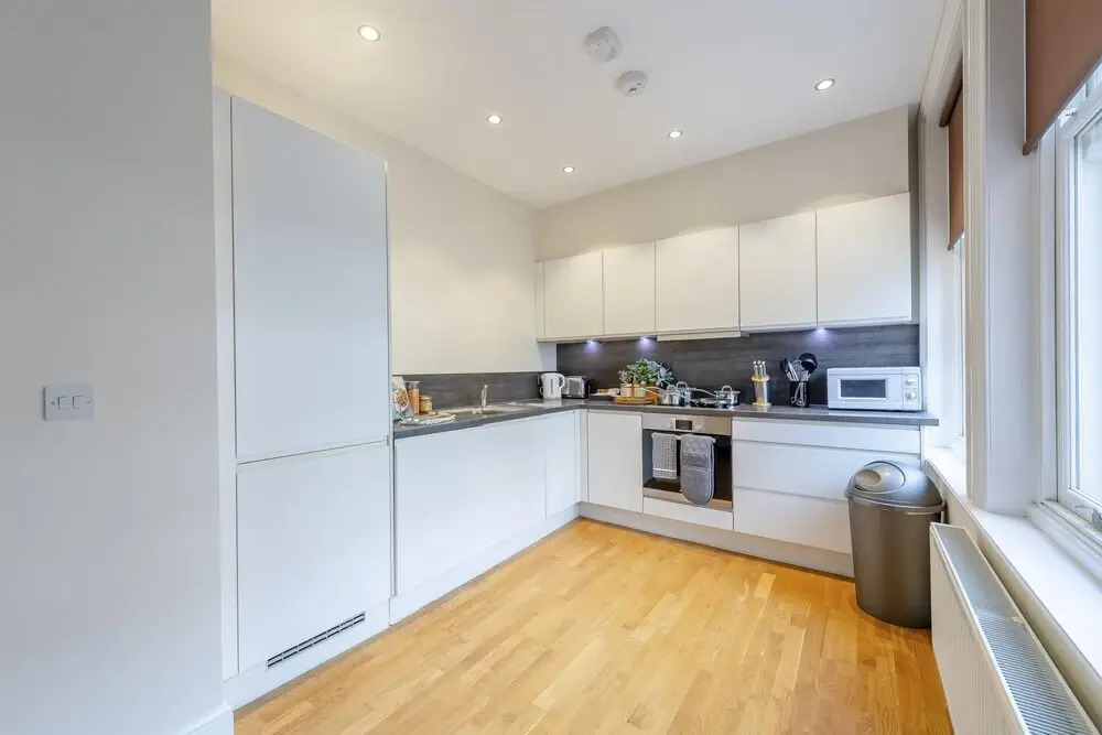 Modern Three Bedroom Apartment in Hammersmith