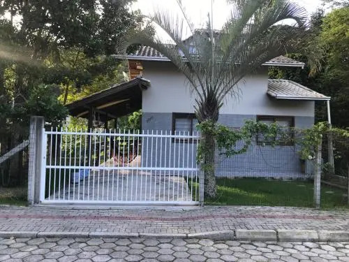Bombinhas centro apt con kitchenette