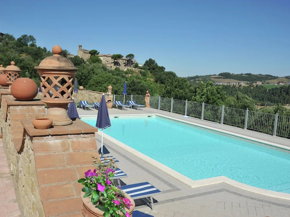 Splendid Mansion in Umbria With a Pool