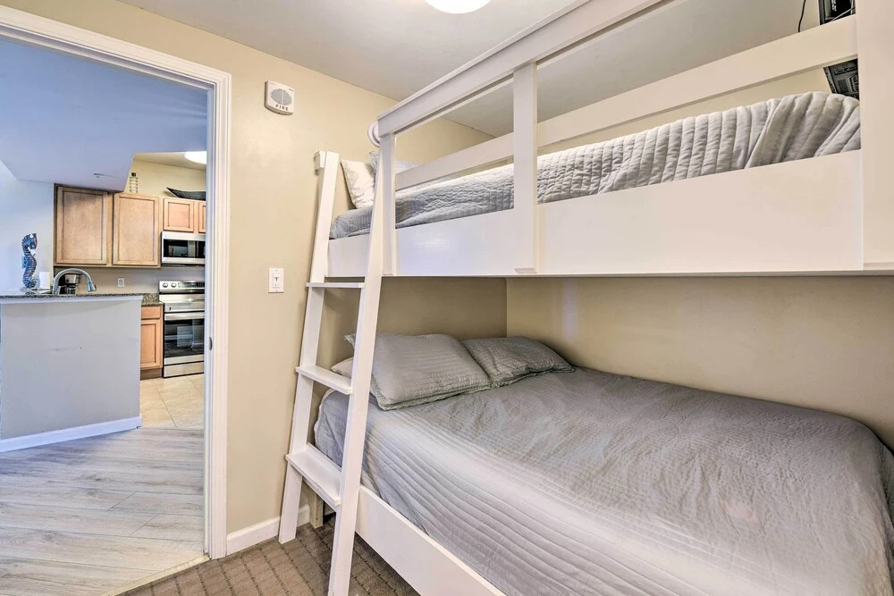 Modern Resort Condo With Balcony - Walk to Beach!