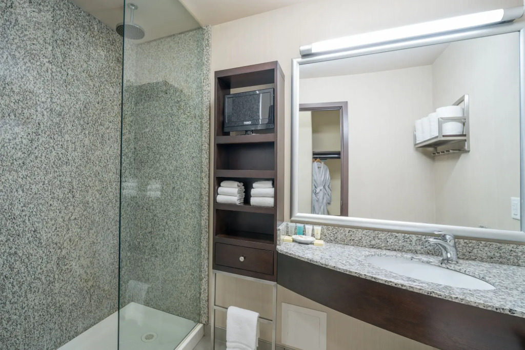 Acclaim Hotel by CLIQUE