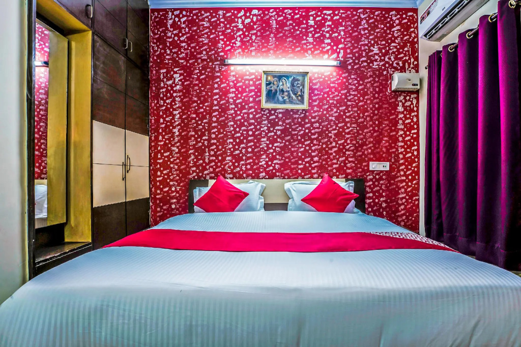 OYO 22533 Hotel Sunrise Blue