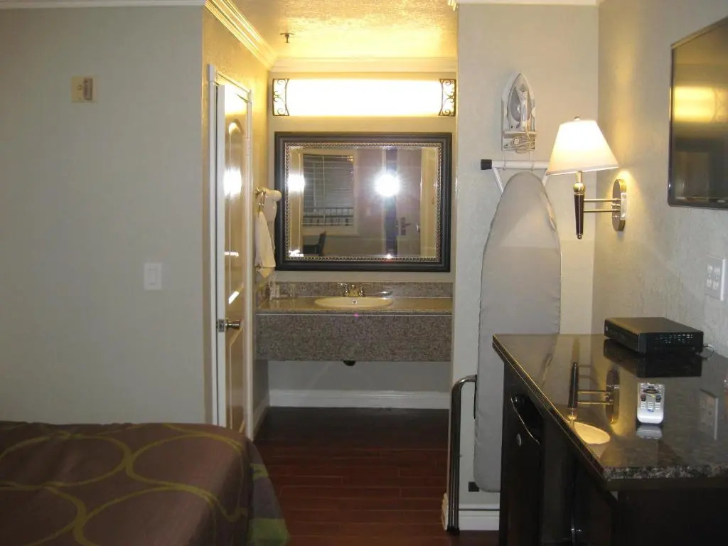 Elev8 Hotel Los Angeles, LAX