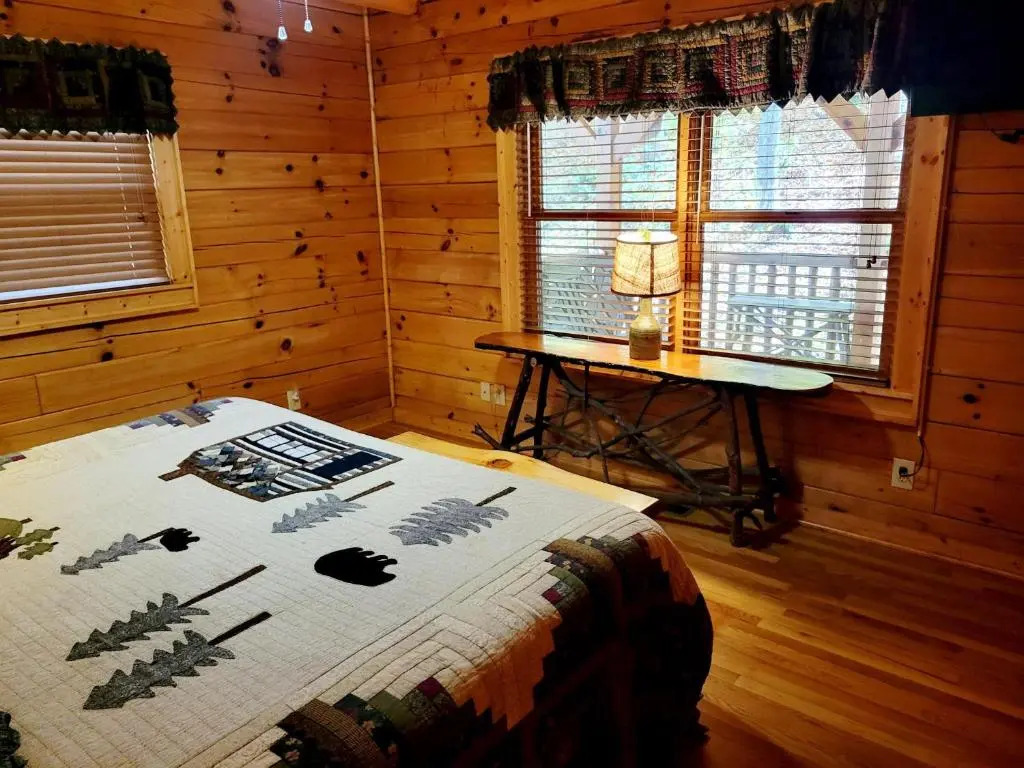 Red Wolf Cabin in Maggie Valley