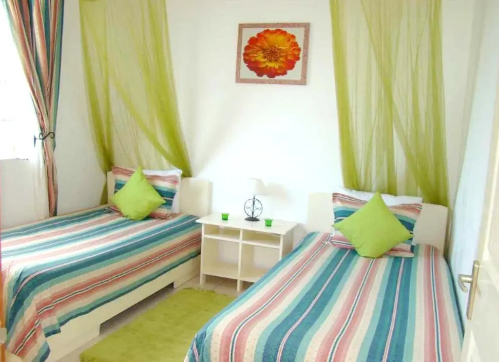 2 bedrooms appartement at Grand Baie 300 m away from the beach with private pool enclosed garden and wifi