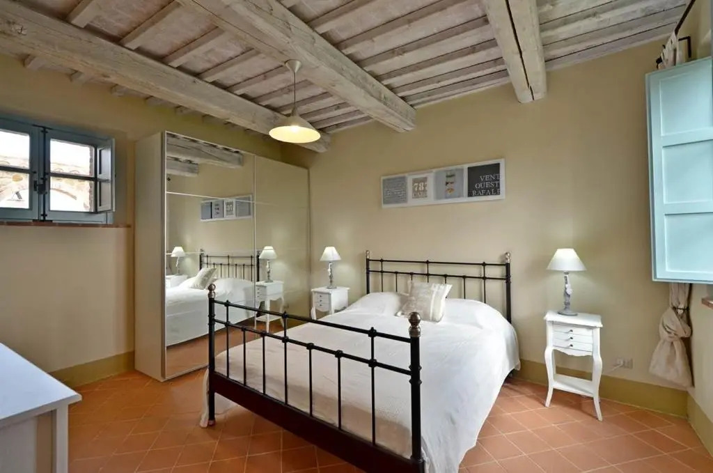 Luxury Resort with swimming pool in the Tuscan countryside, apartments with private outdoor area with panoramic view