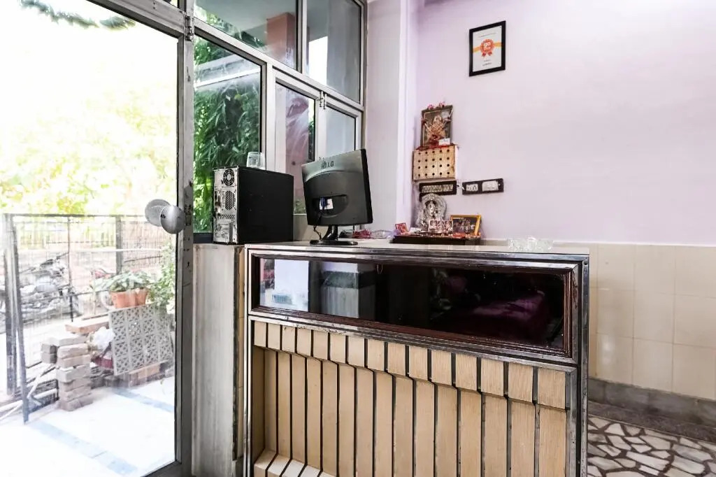 Star Paradise Guesthouse by OYO Rooms