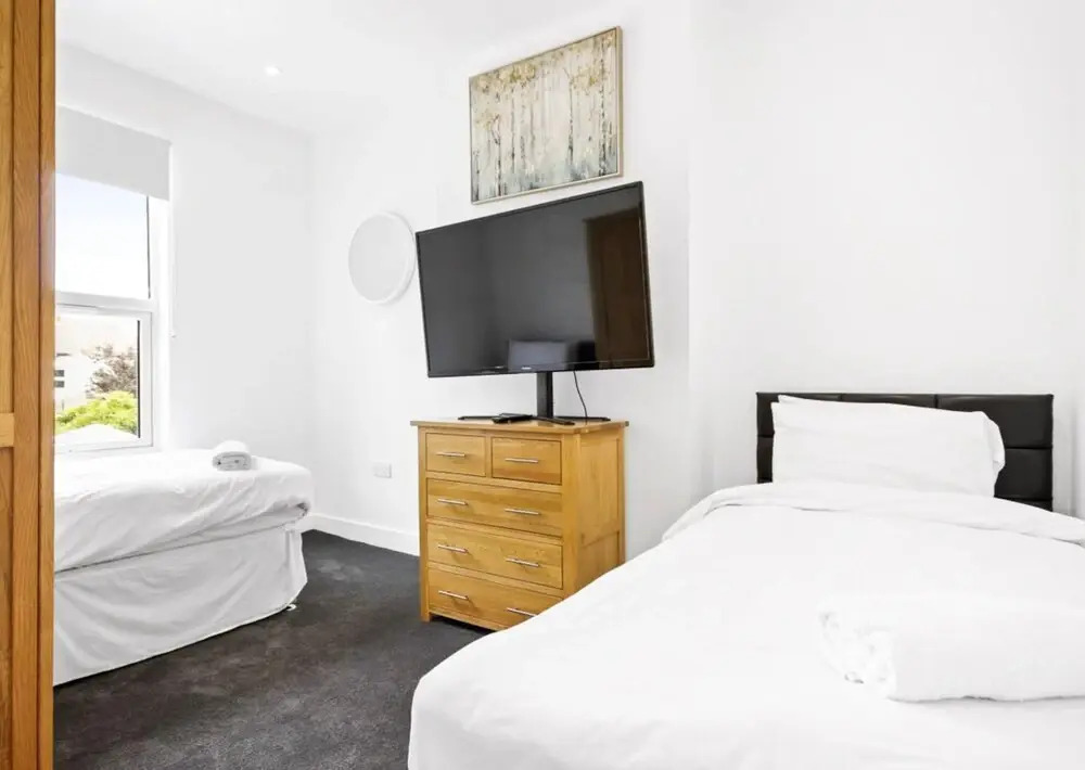 Victoria House by Kasar