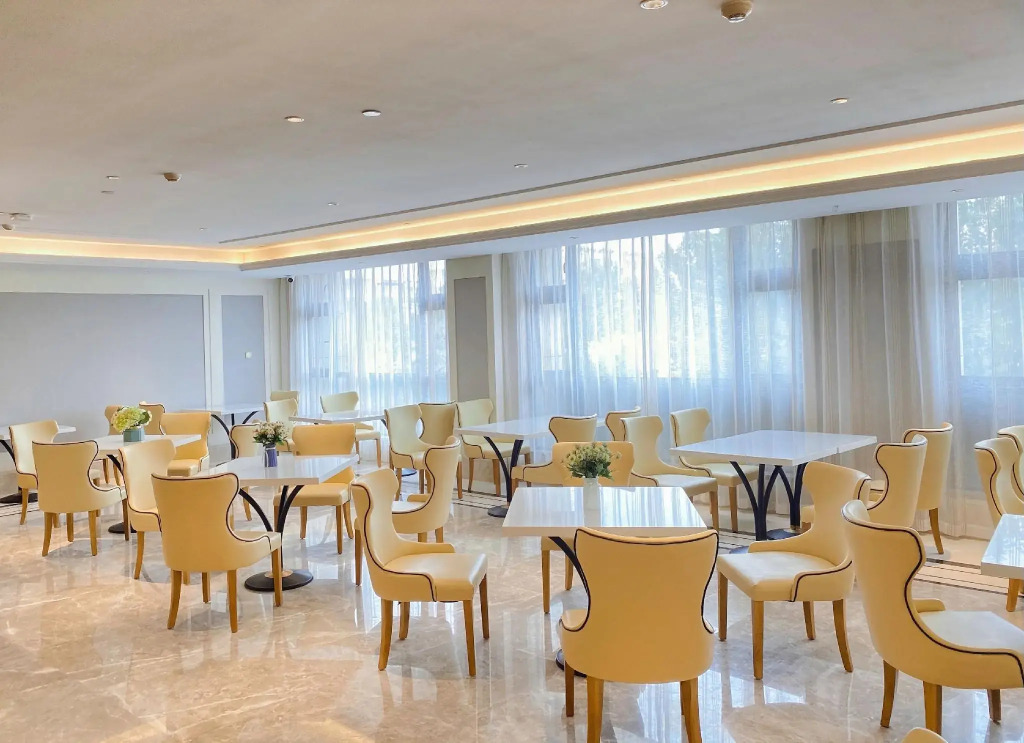 Vienna hotels （ Hebi sands international store）