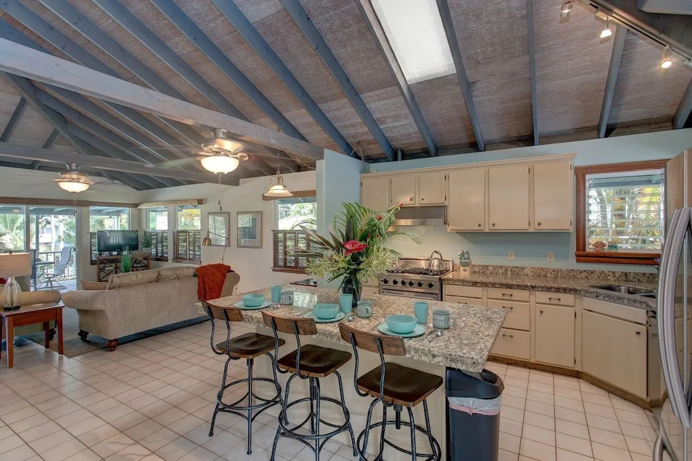 Kaloli Sunrise By The Sea 2 Bedroom Home by Redawning