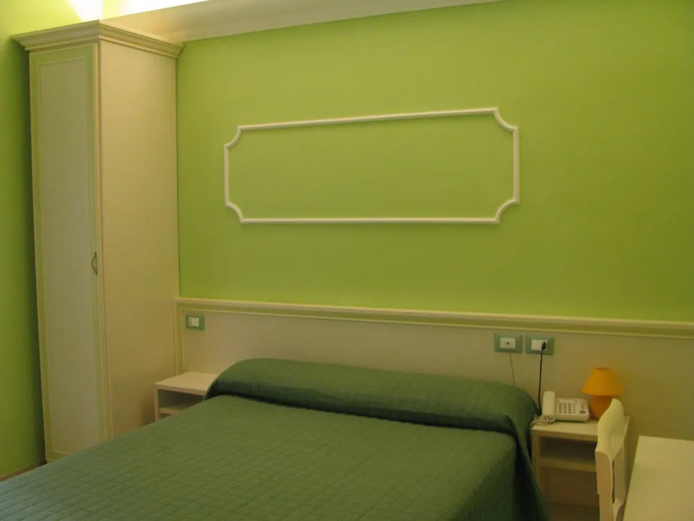 Tiffany Roma Suite