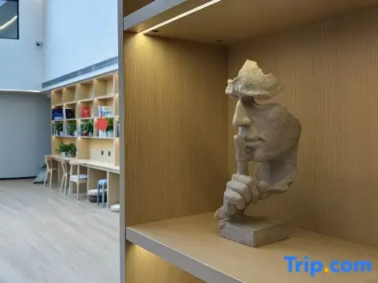 Youshi Hostel (CBD International Exhibition Center Zhongyi West Road Subway Station)