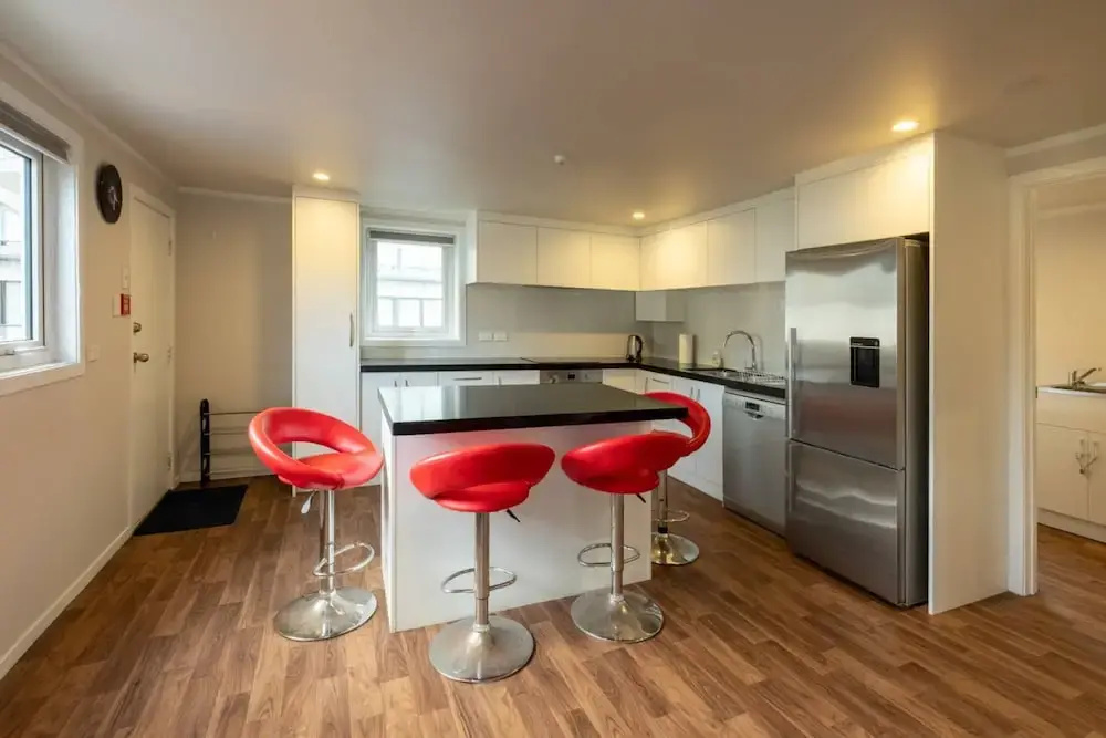 Cool 3 Bedroom Uptown Apartment Close to K Road