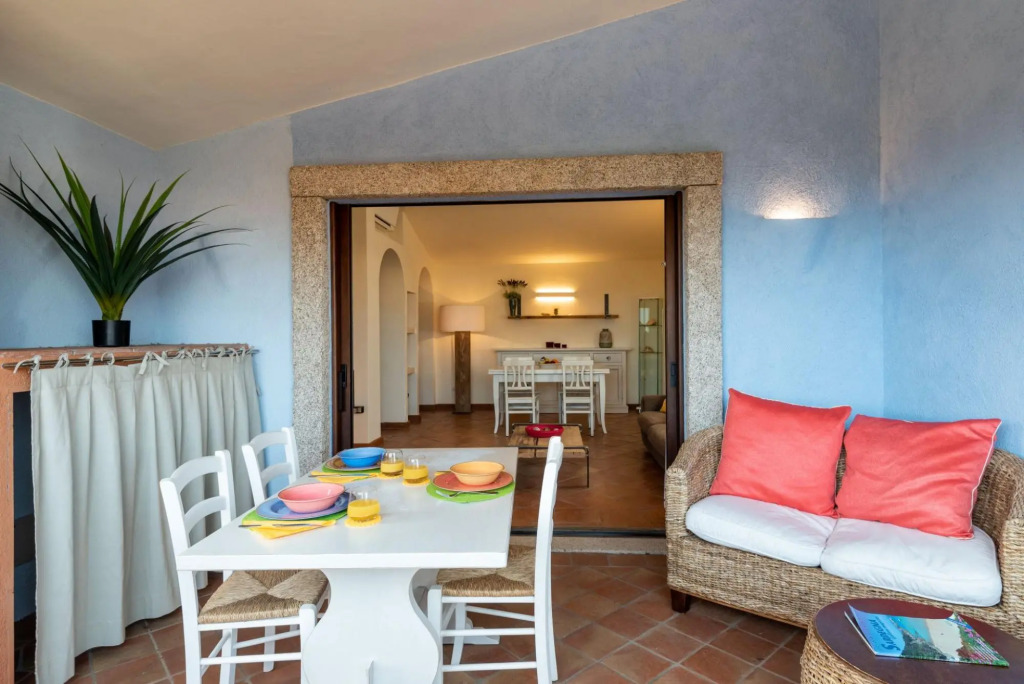 It has a double room with a double bed, a bathroom, large living room with sofa bed (1,40 m - for 1-MOLARA 2_PT
