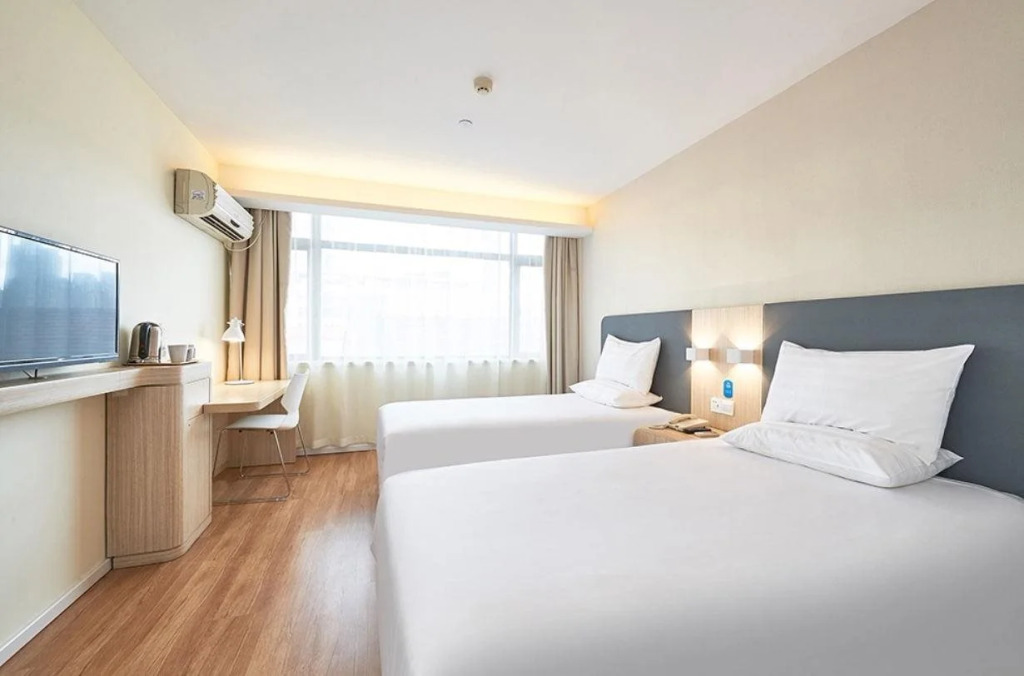 Hanting Hotel Shanghai Hongkou Football Stadium Metro Station