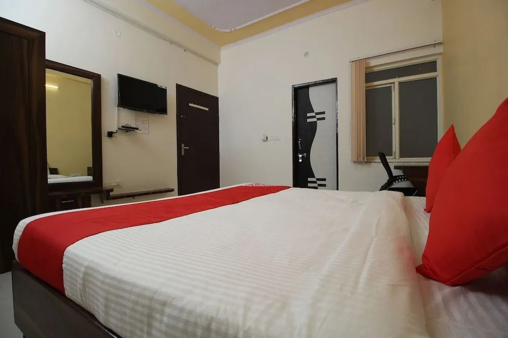 Oyo Flagship 33020 Kusum Vihar Jagat Pura
