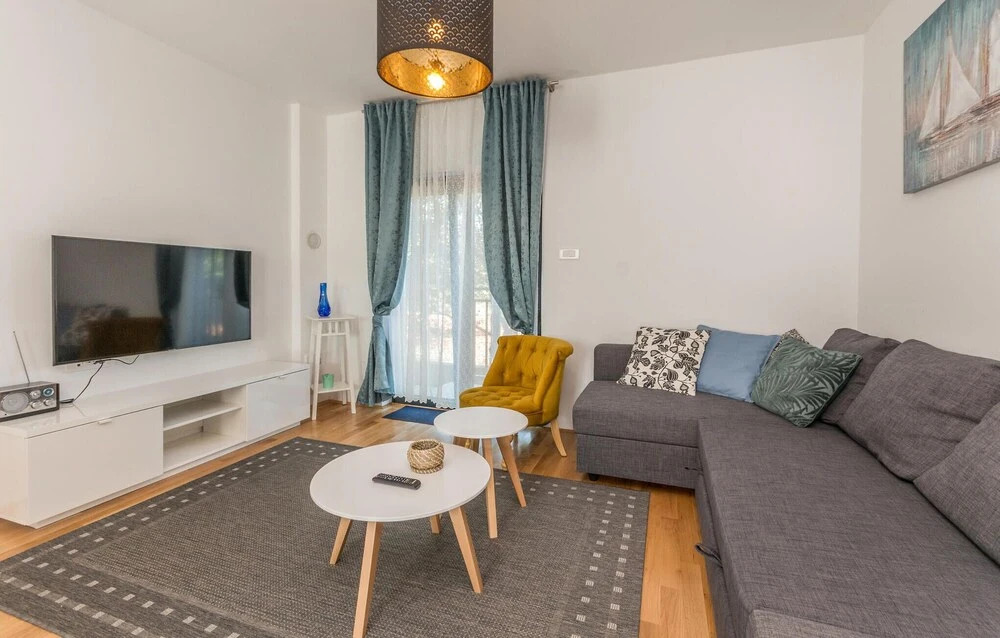 Beautiful Apartment in Sukosan With 2 Bedrooms and Wifi
