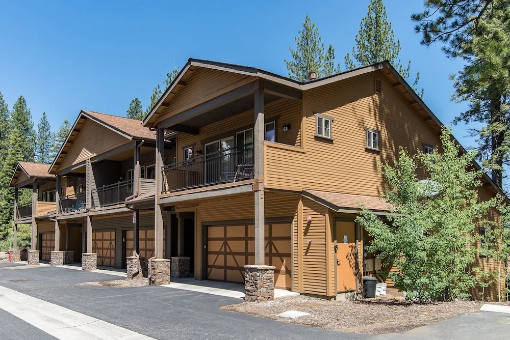 Truckee Townhouse Walk Everywhere by RedAwning