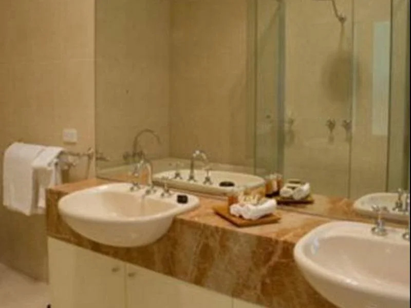 Hotel Charsfield Melbourne