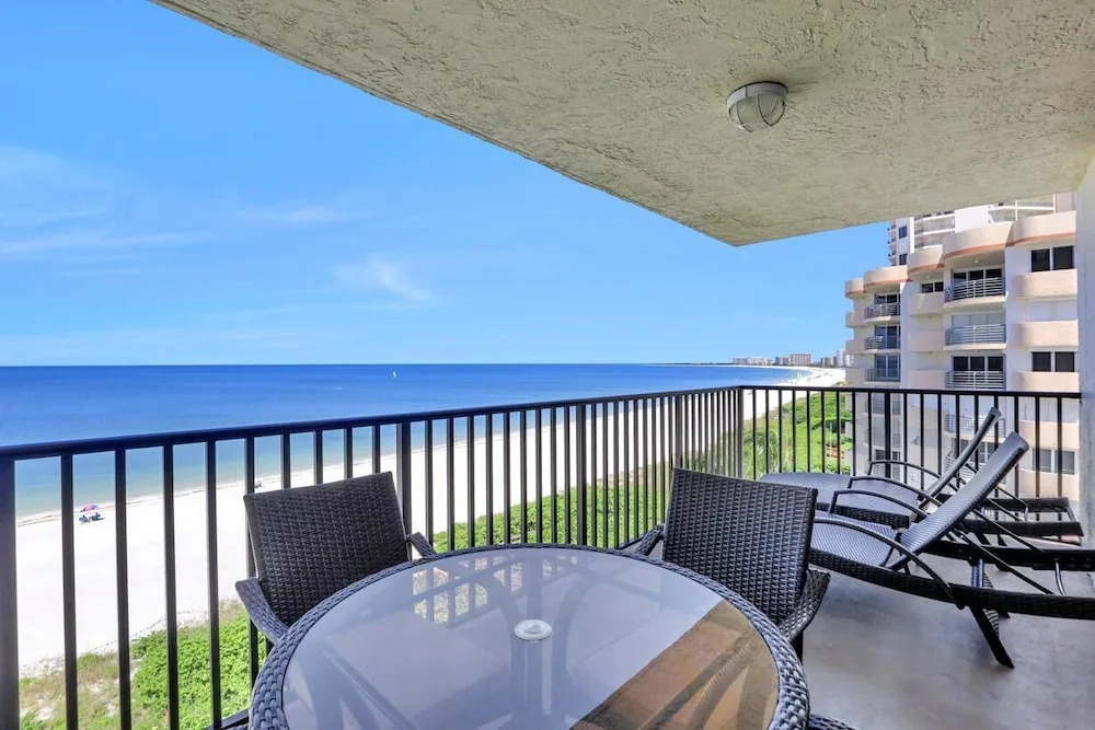 Inviting Beachfront Condo With Pool, spa and Views