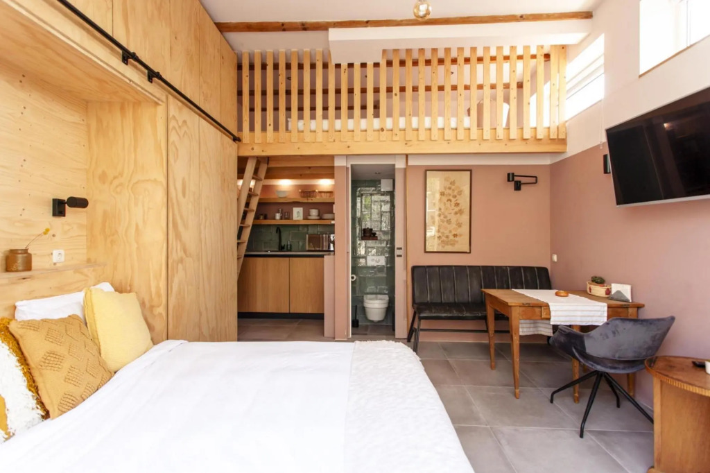 Lovely and charming guesthouse near city center, close to Rotterdam