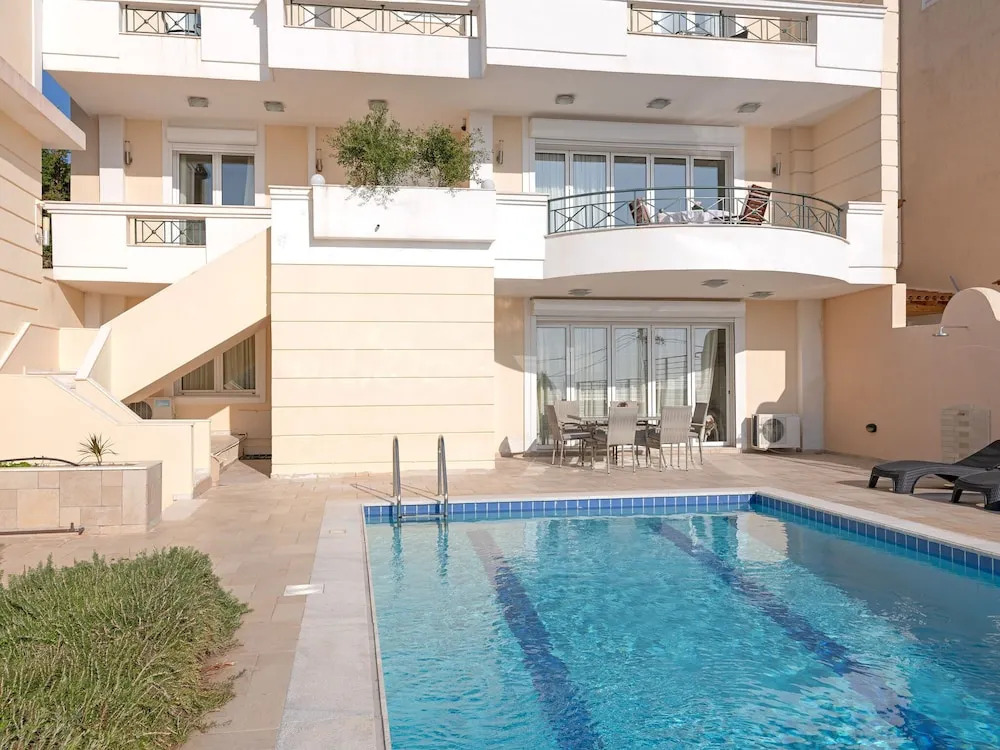 Lovely Family Holiday Home in Saronida Attikis near Beach