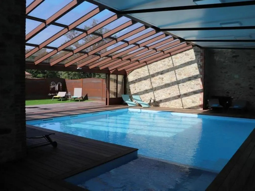 Gîte de Charme 18ème Siècle avec Piscine et WiFi - Jusquà 10 Pers. - FR-1-426-406
