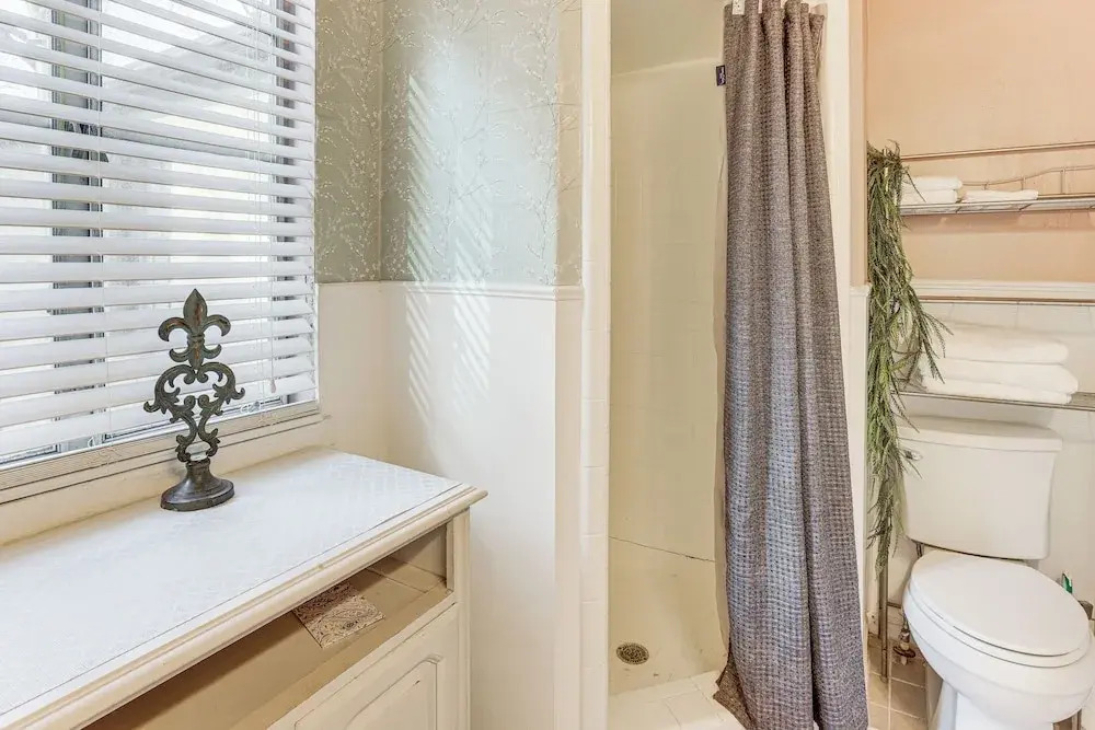 2 Mi to UA! Family-friendly Getaway w/ Patio