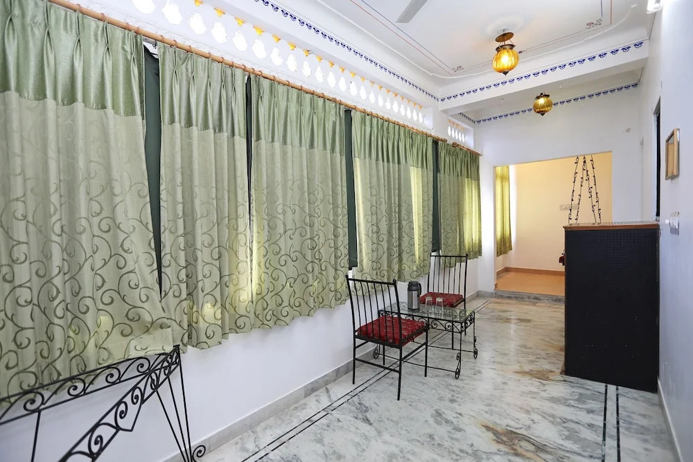OYO 3942 Hotel Baba Palace