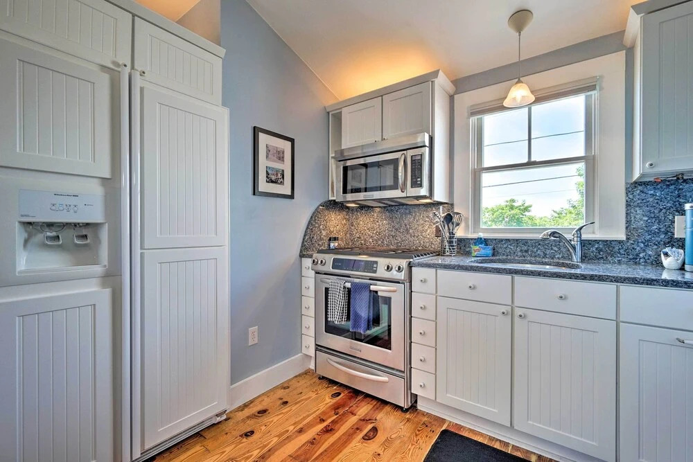 'captain's Quarters' Updated Provincetown Apt