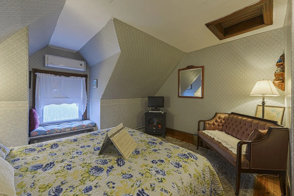 Candlelight Inn