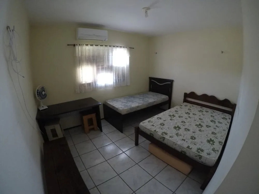 Apto 4 suites com ar para 15 pessoas