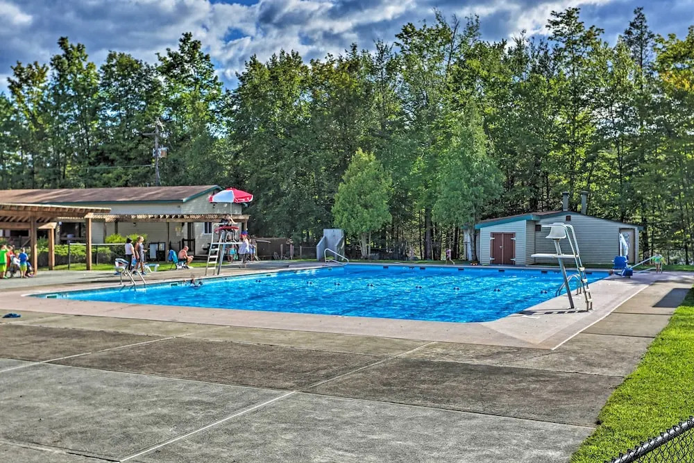 Cozy Lake Ariel Home w/ Community Amenities!