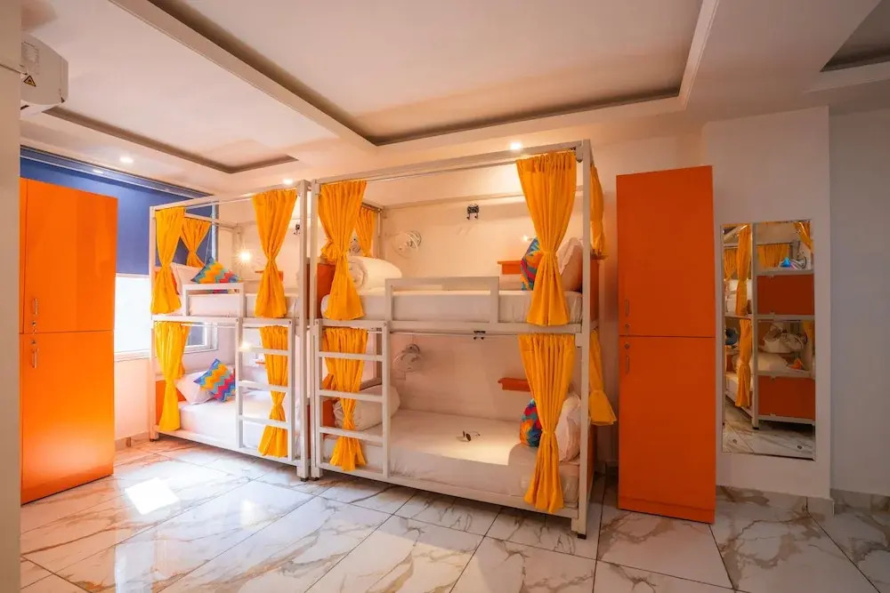 goSTOPS Gurugram, Baani Square PLUS - Private Rooms & Dorms