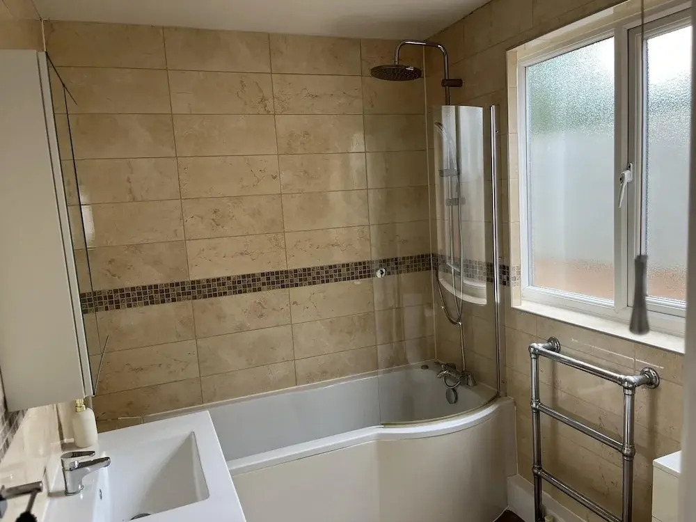 3 Bed House - Sleeps 5 - Garden - Parking - Wifi