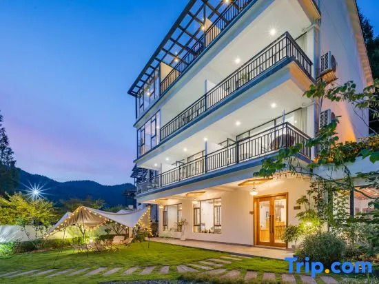 Yunxia Anji Yunshang Grassland Wild Luxury Family Holiday Villa (Xianlongxia Drifting Scenic Area)