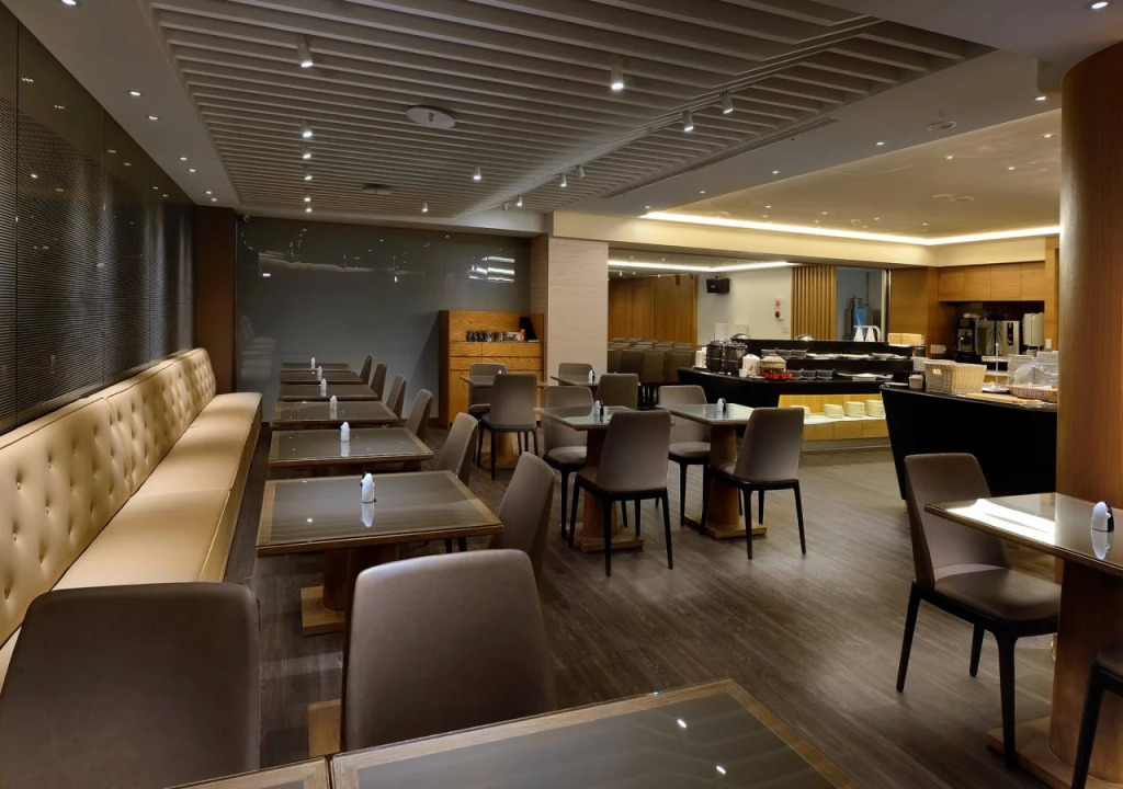 Shiny Ocean Hotel