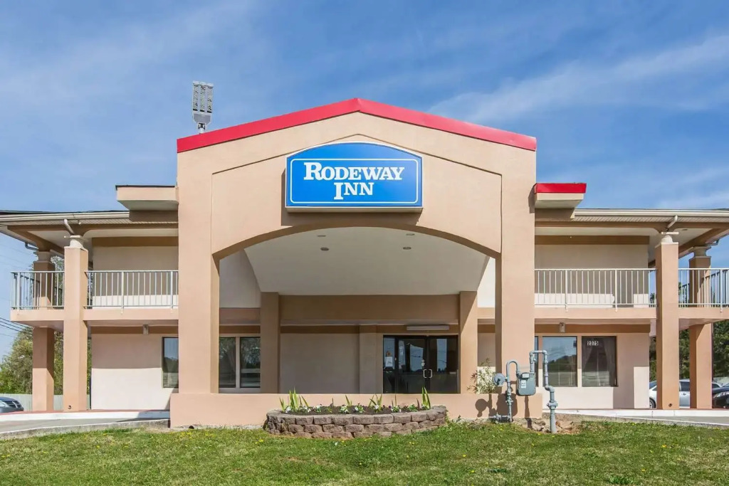 Отель Rodeway Inn Marietta near Dobbins ARB