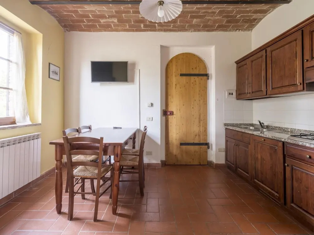 Quaint Farmhouse in Montespertoli With Swimming Pool